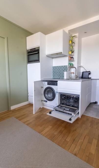 Renovated 2-Bed Apartment 2 Min From Lyon อูลแลงส์ ภายนอก รูปภาพ
