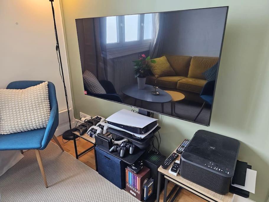 Renovated 2-Bed Apartment 2 Min From Lyon อูลแลงส์ ภายนอก รูปภาพ