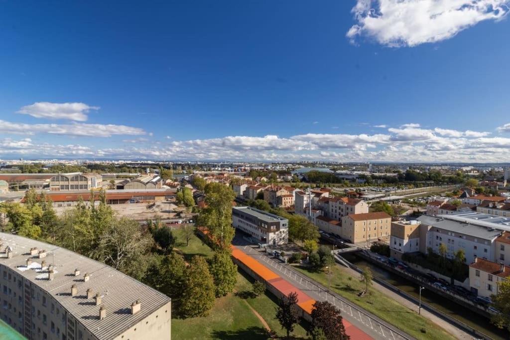 Renovated 2-Bed Apartment 2 Min From Lyon อูลแลงส์ ภายนอก รูปภาพ